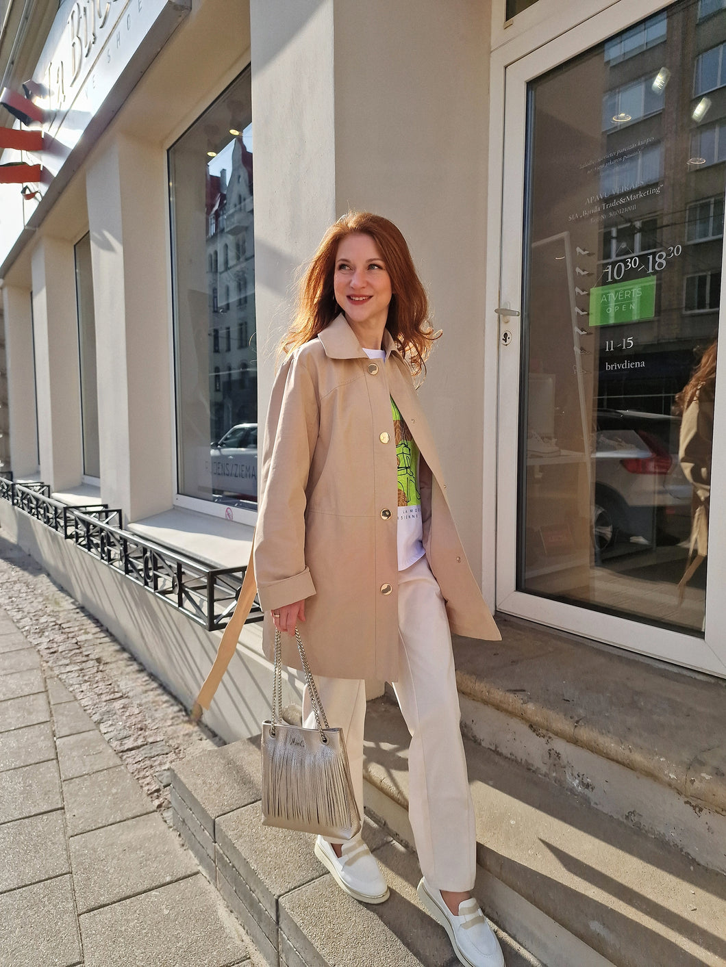 Diana Gallesi pusgarais viegls trencis