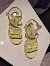 Translation missing: lv.sections.featured_product.gallery_thumbnail_alt
