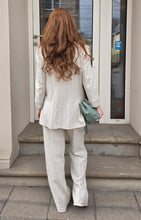 Translation missing: lv.sections.featured_product.gallery_thumbnail_alt
