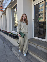 Translation missing: lv.sections.featured_product.gallery_thumbnail_alt

