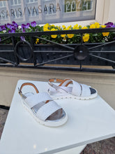 Translation missing: lv.sections.featured_product.gallery_thumbnail_alt
