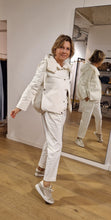 Translation missing: lv.sections.featured_product.gallery_thumbnail_alt
