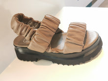 Translation missing: lv.sections.featured_product.gallery_thumbnail_alt
